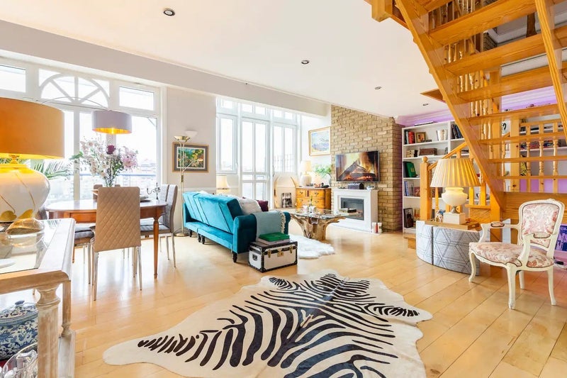 Room Calico Row in Greater London