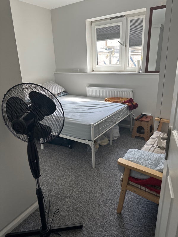 Room Rosebank Gardens in Greater London