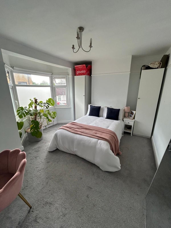 Room Cromer Road in Greater London