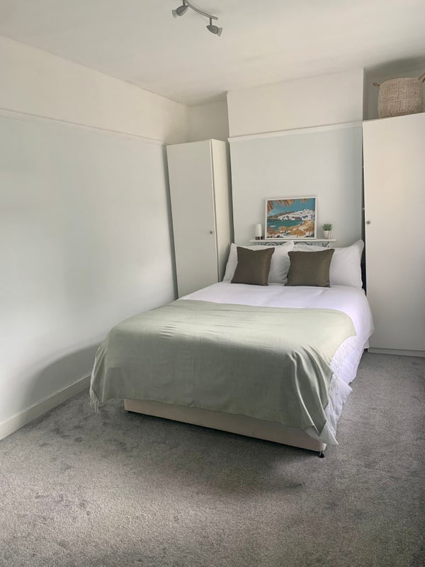 Room Cromer Road in Greater London