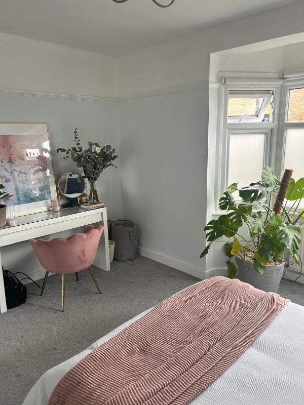 Room Cromer Road in Greater London