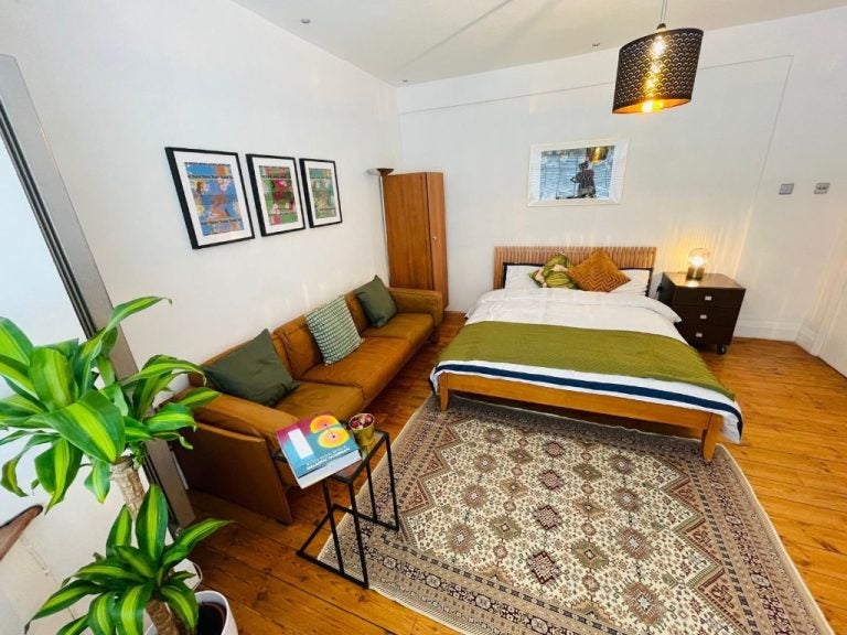 Room Aldborough Road South in Greater London