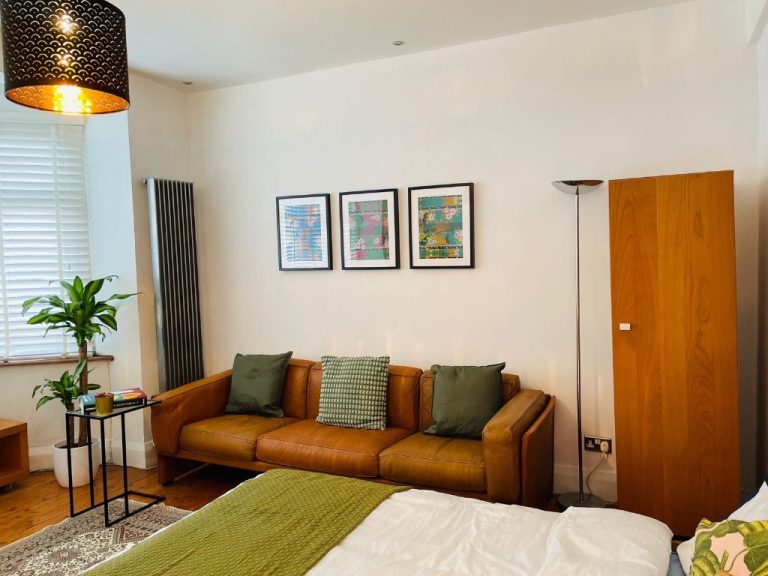 Room Aldborough Road South in Greater London