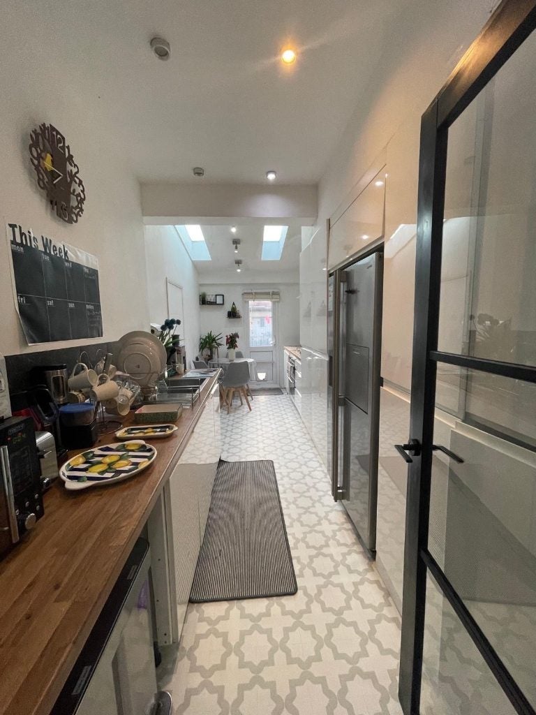 Room Aldborough Road South in Greater London