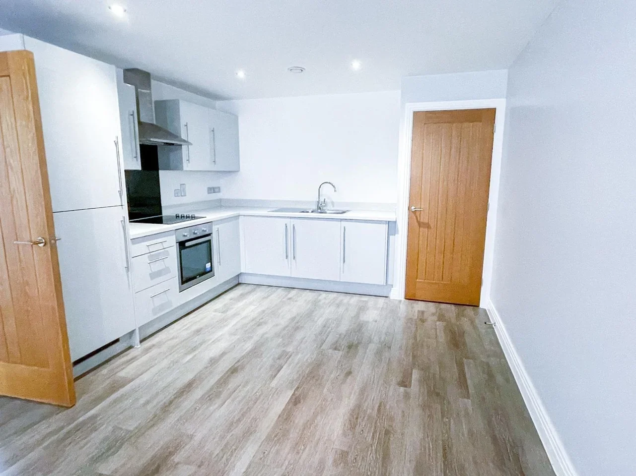 Flat Crawley Green Road in Luton