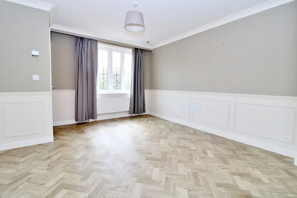 House Spear Thistle Close in Rugby