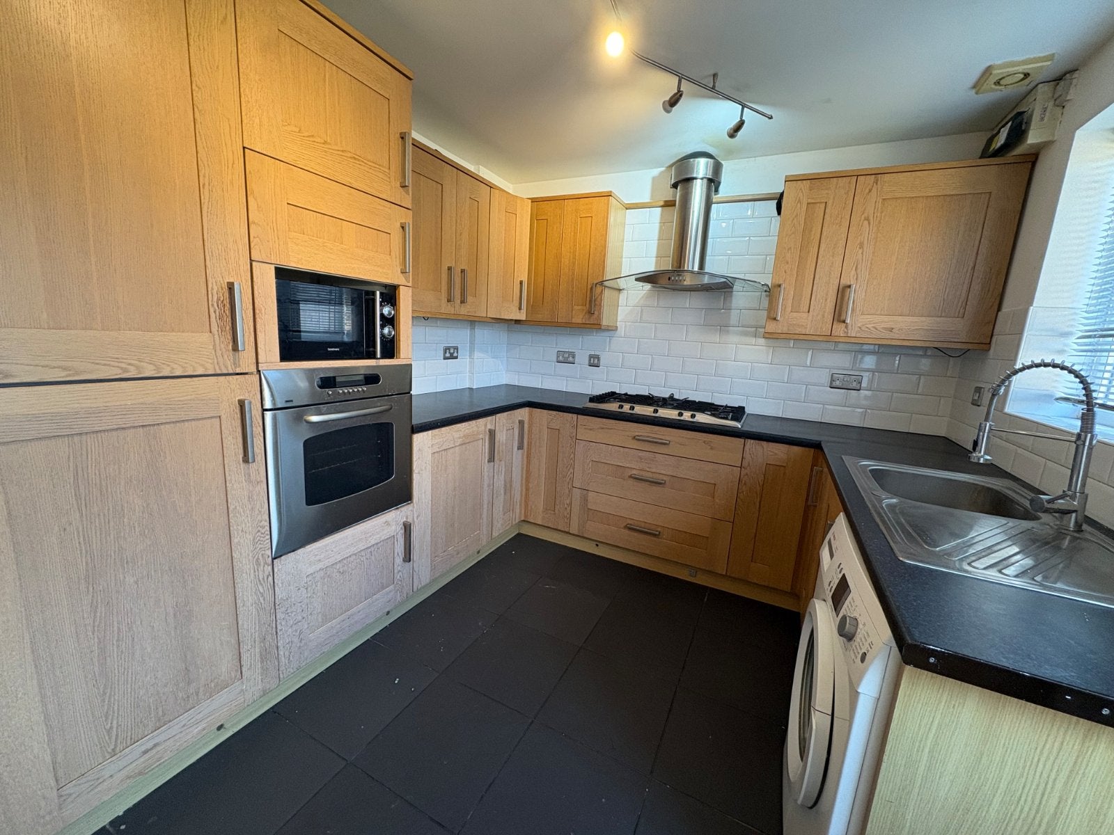 House Ballantyne Close in Hull