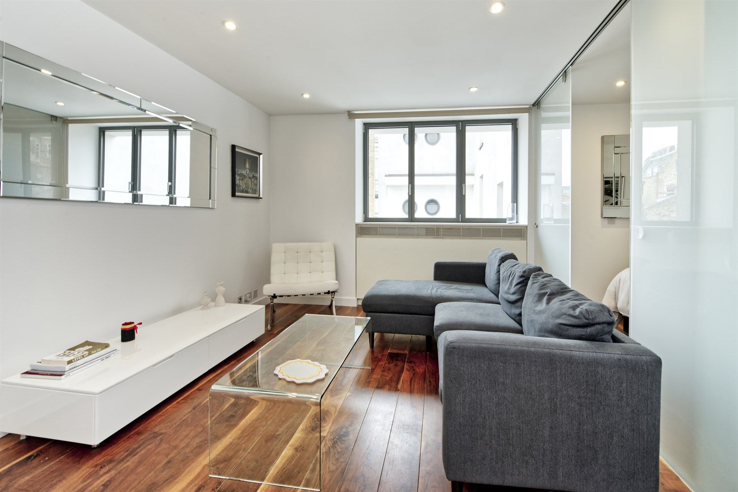 Flat Newman Street in London