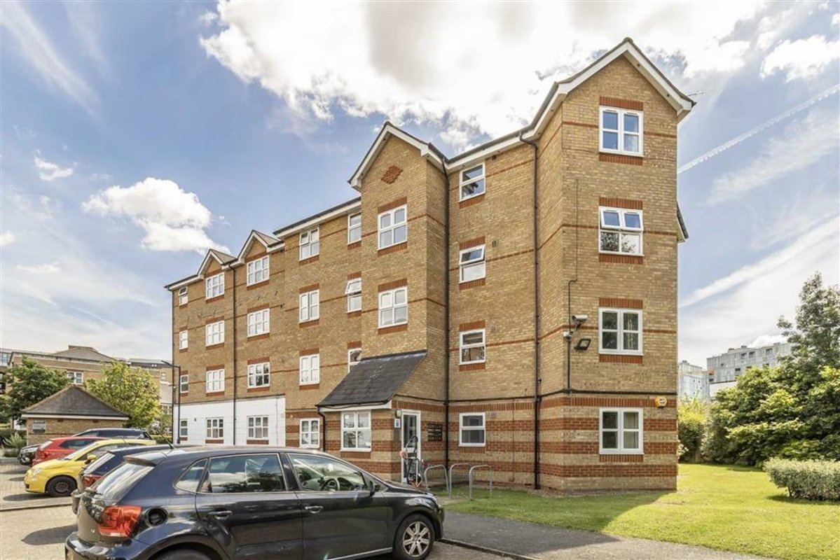 Flat Basevi Way in Greater London