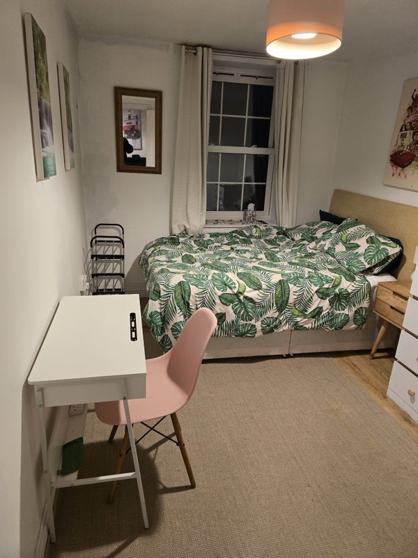 Room Leigham Avenue in Greater London