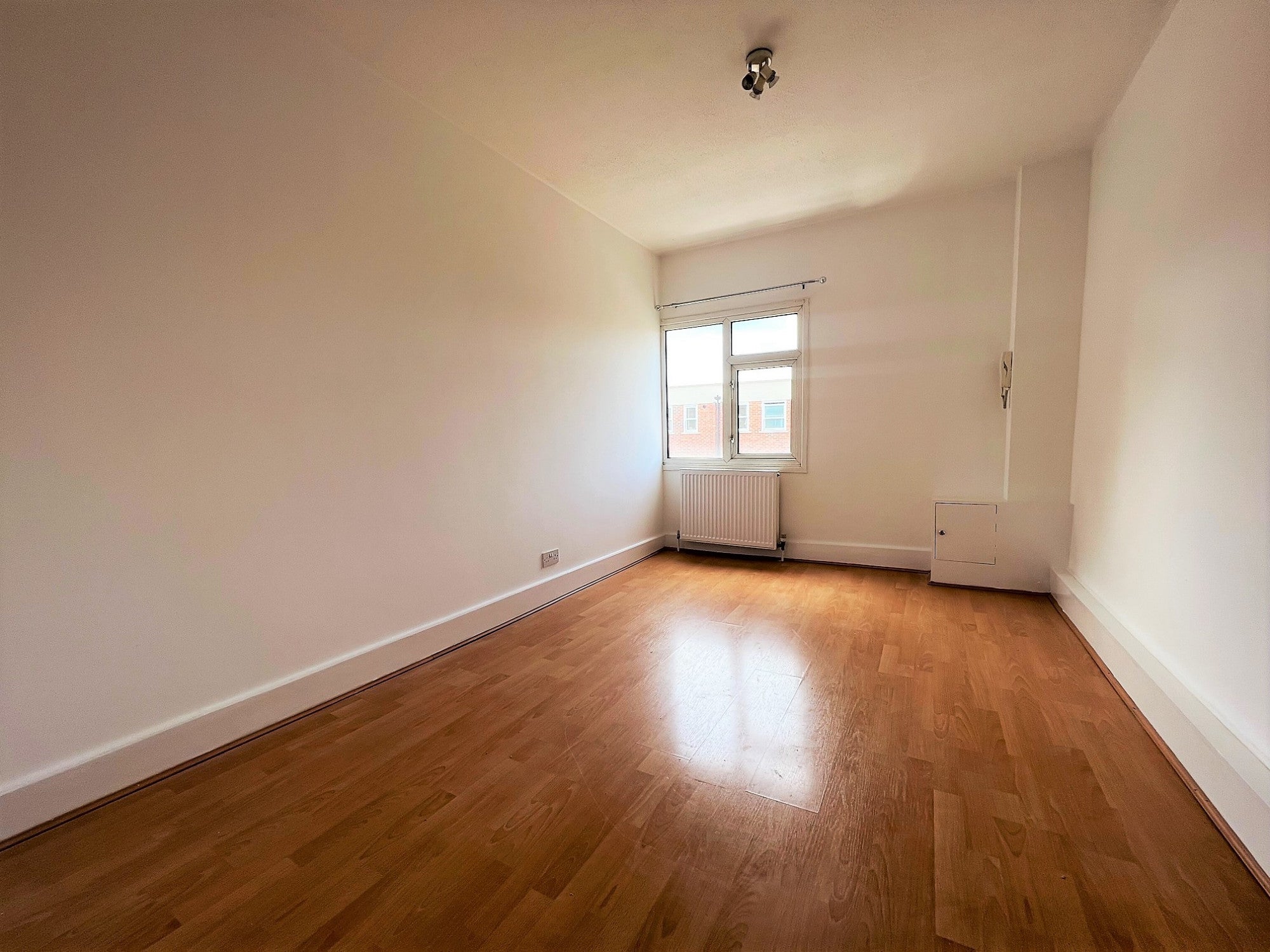 Flat Tulse Hill in Greater London