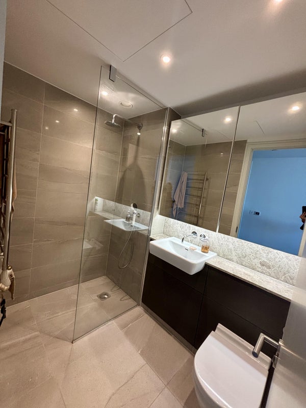 Flat Eastfields Avenue in Greater London