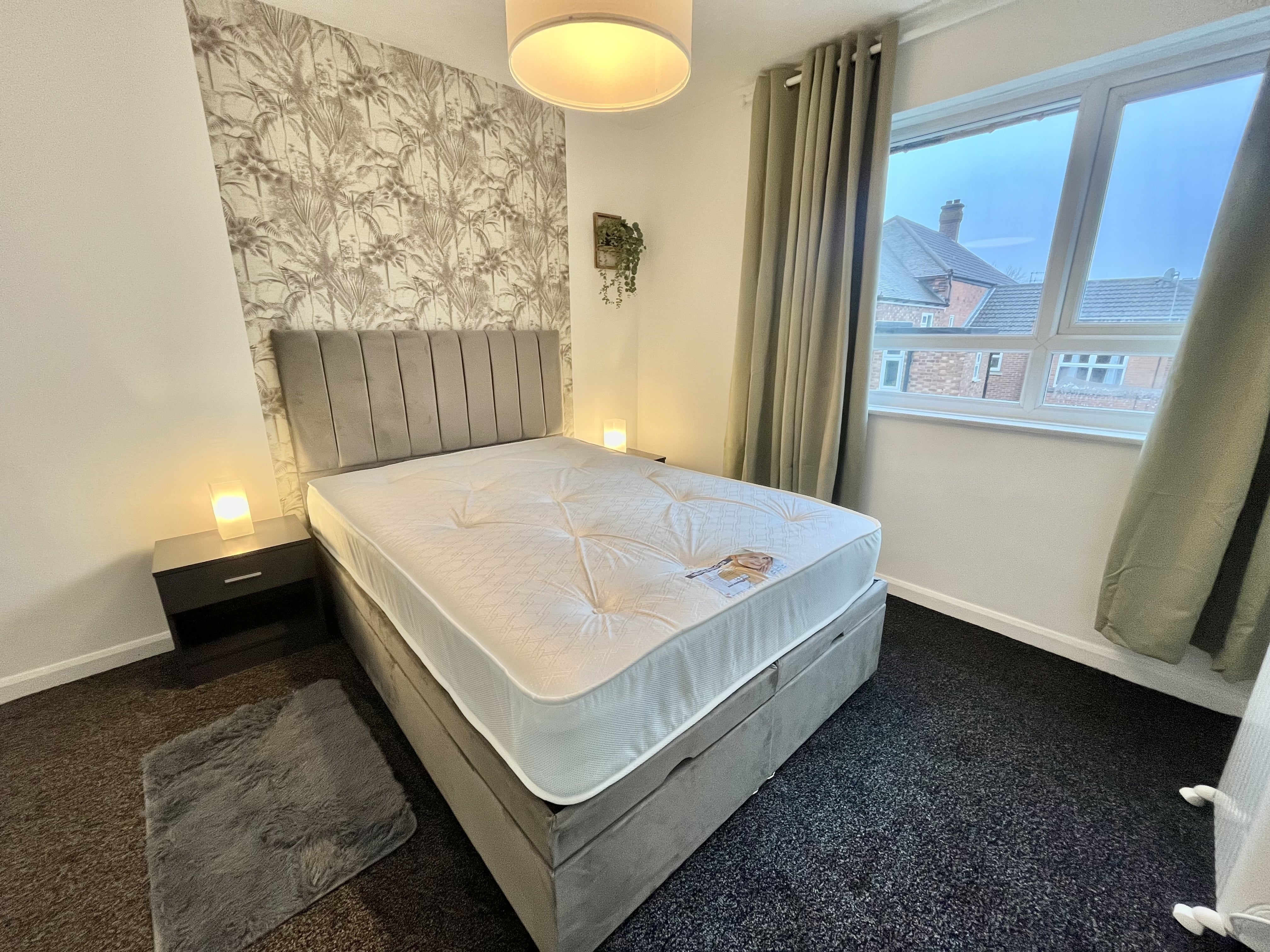 Flat Mapperley Road in Nottingham