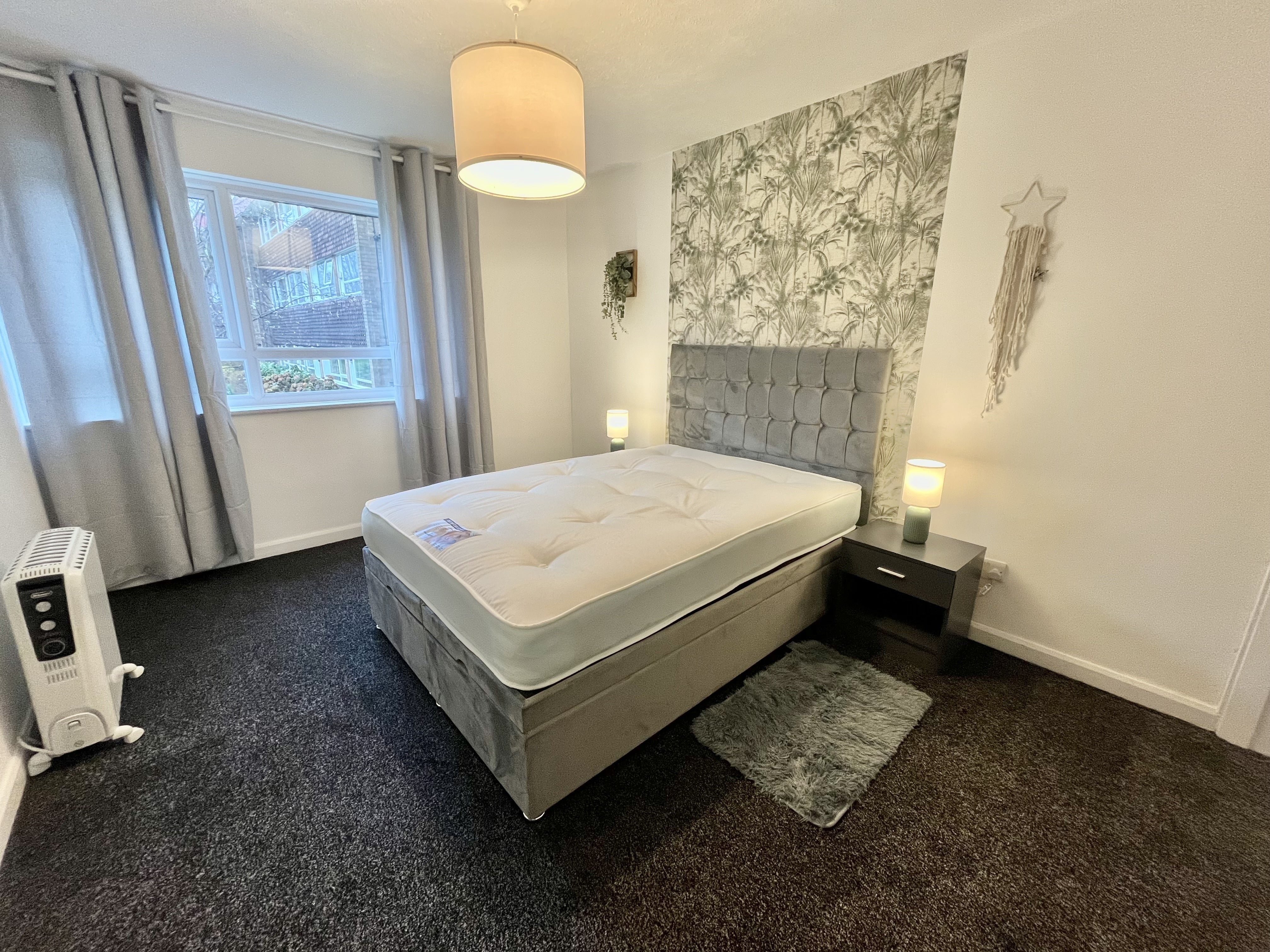 Flat Mapperley Road in Nottingham