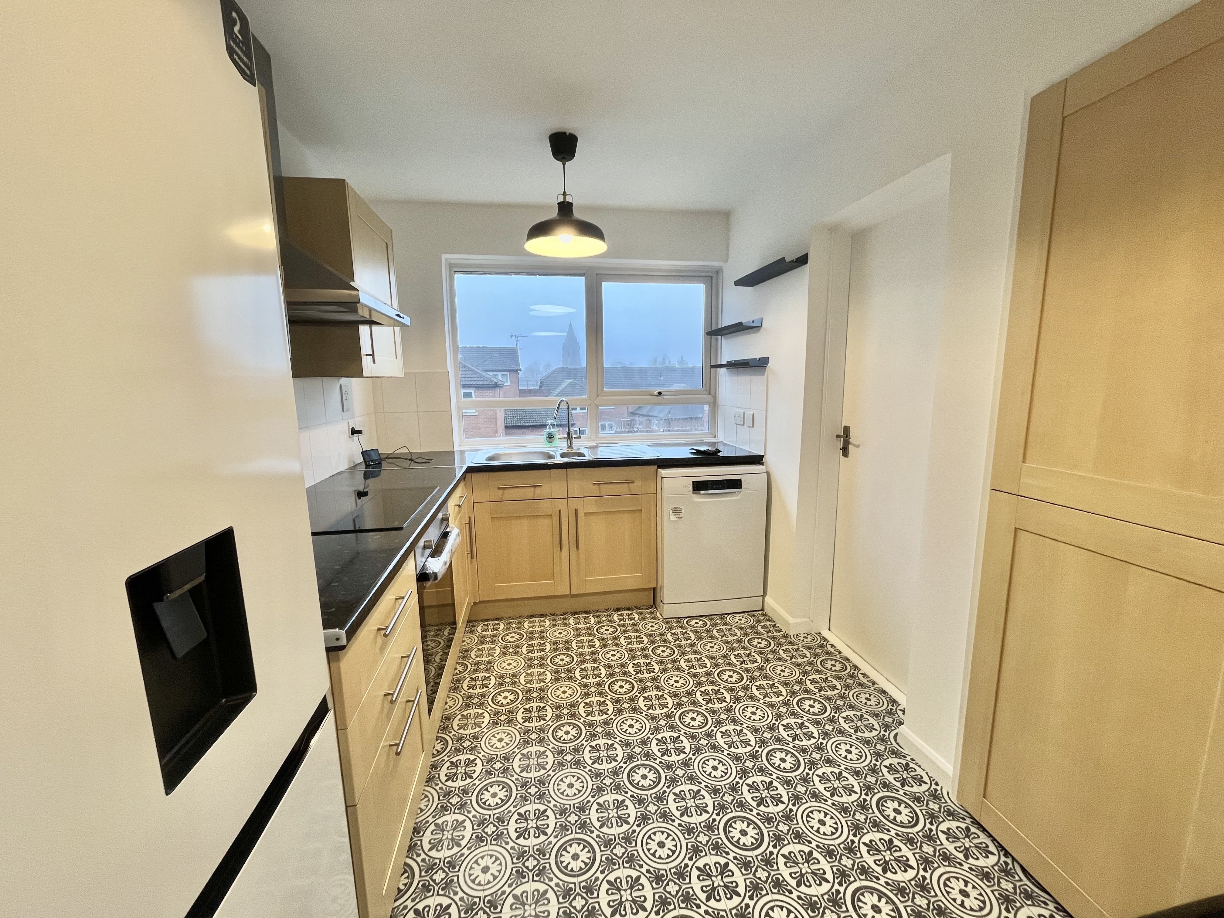 Flat Mapperley Road in Nottingham