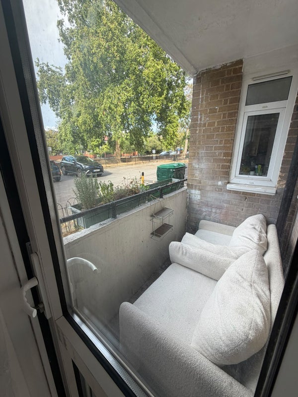 Room Belthorn Crescent in Greater London