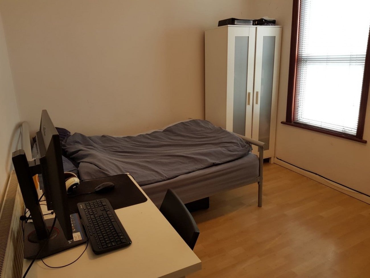 Room Mansfield Road in Greater London
