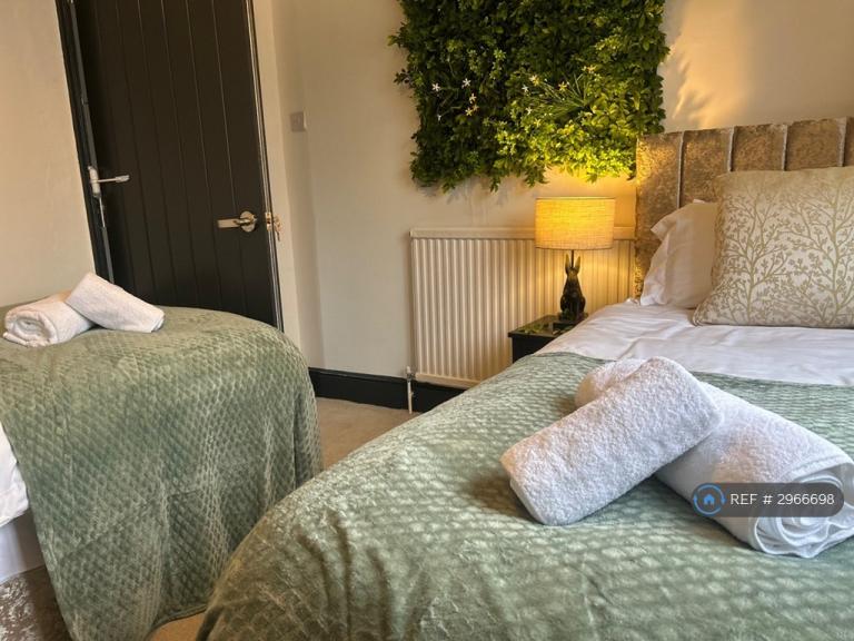 Room Kings Walk in Fenland District