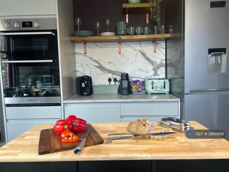 Room Kings Walk in Fenland District