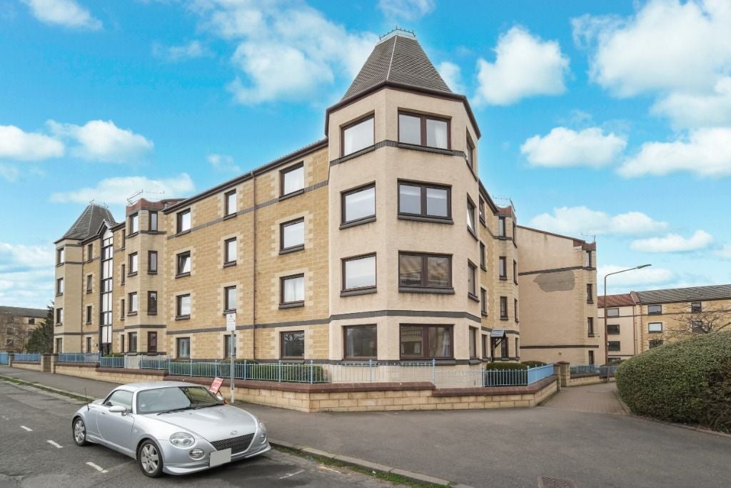 Flat West Bryson Road in City of Edinburgh