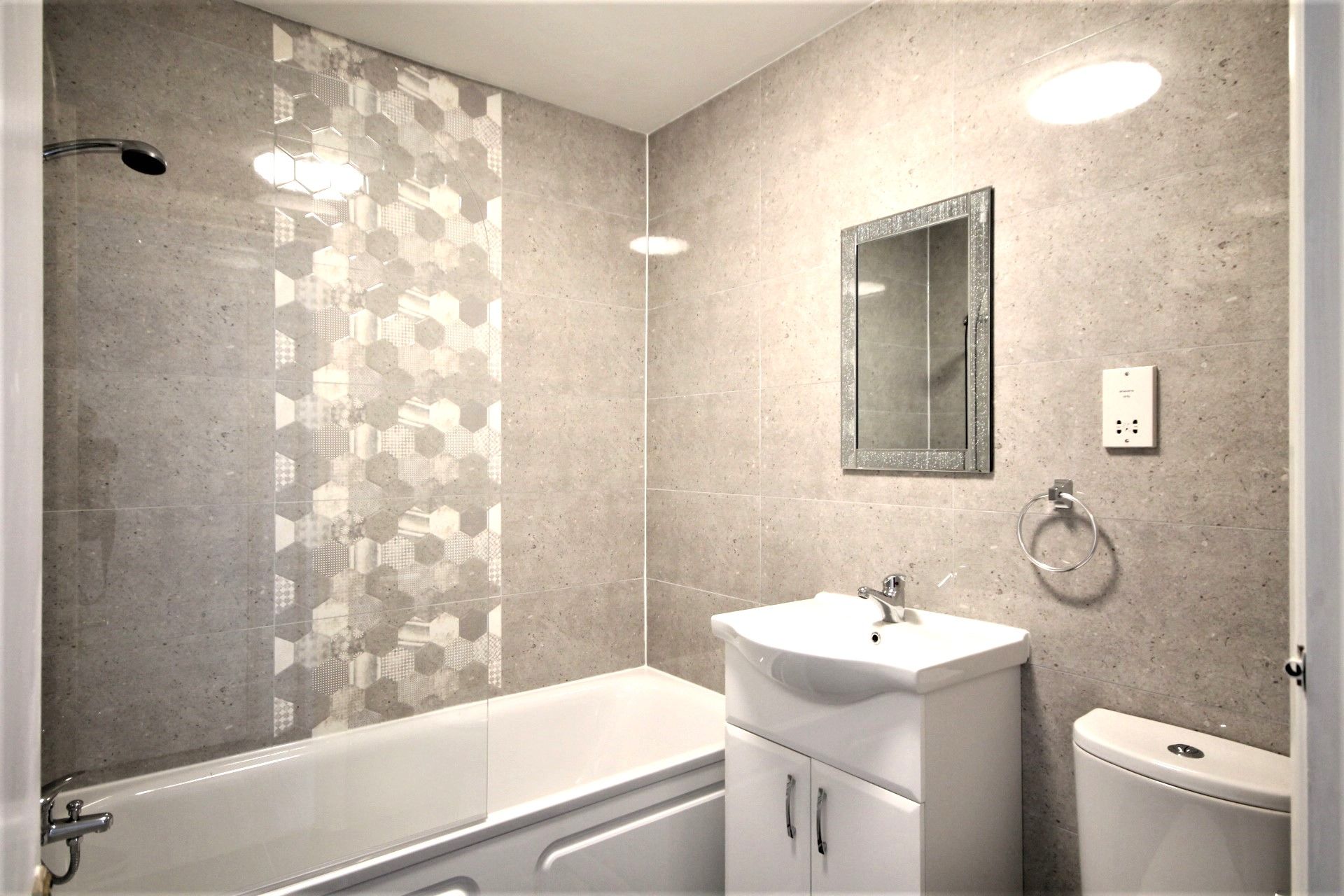 Flat Juniper Court in London