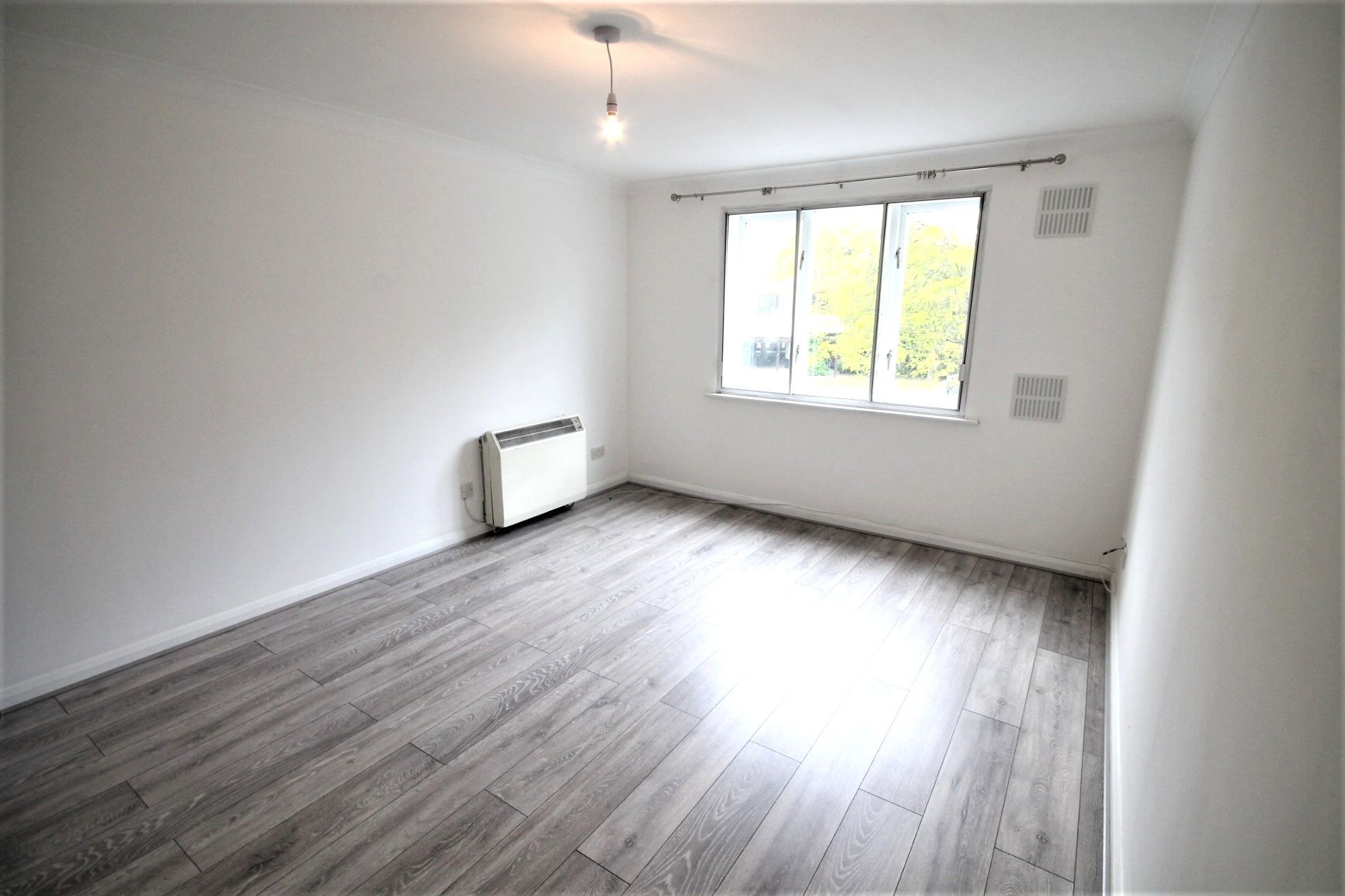 Flat Juniper Court in London