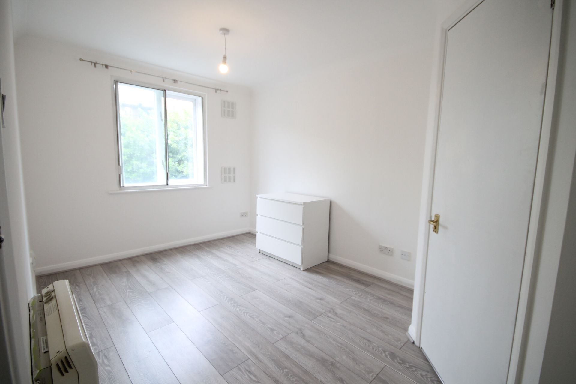 Flat Juniper Court in London