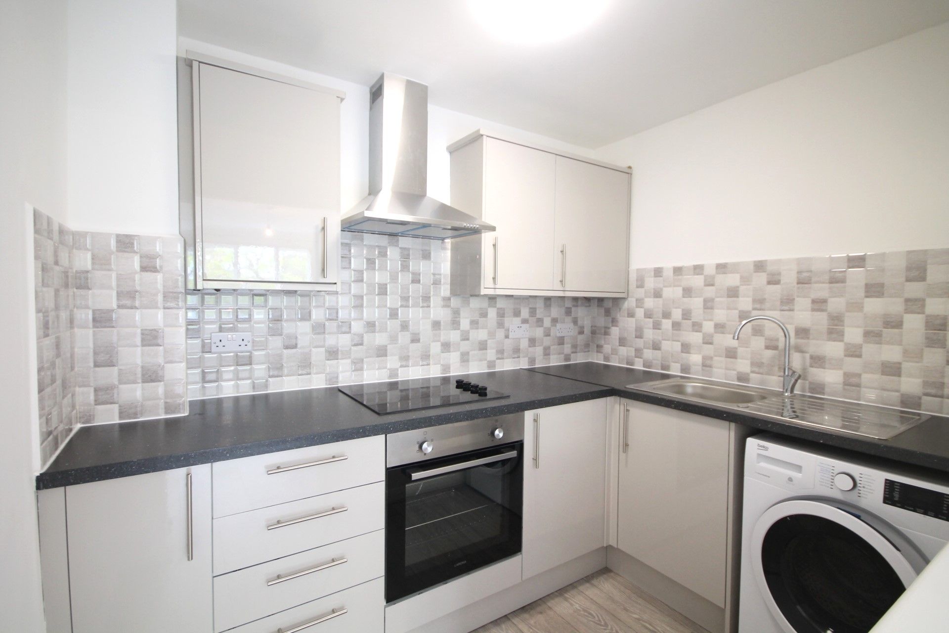 Flat Juniper Court in London