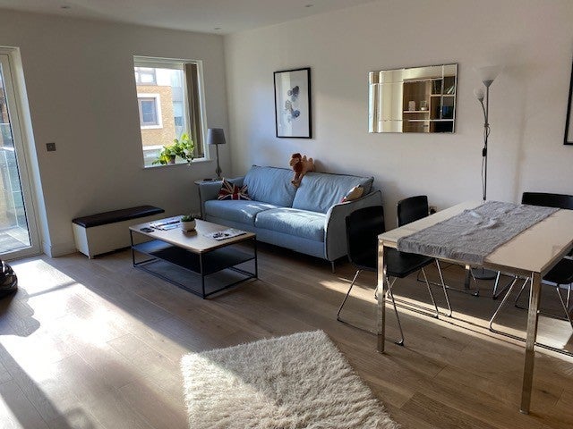 Room Regatta Lane in Greater London