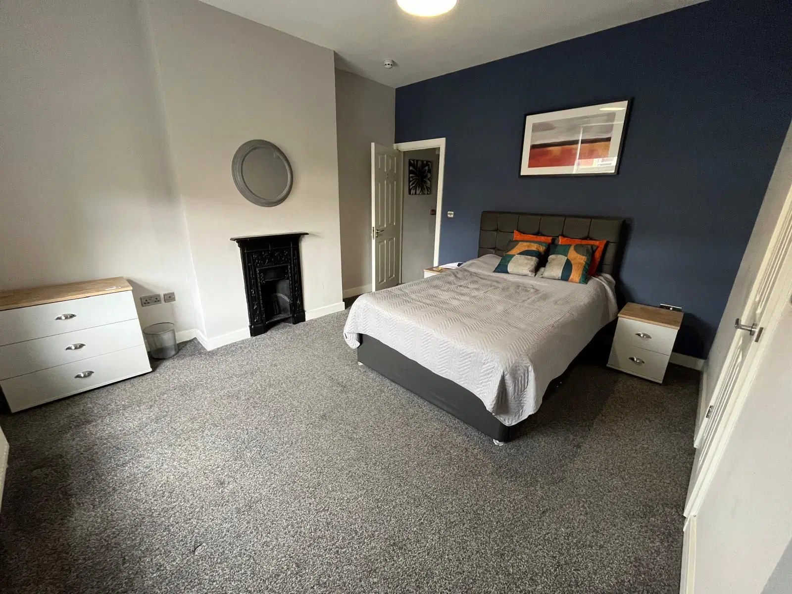 Room Hodgson Place in Leeds