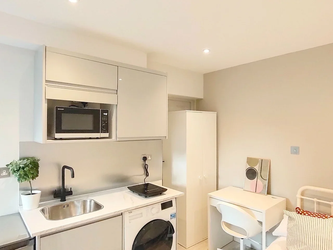 Flat Ernest Street in Greater London