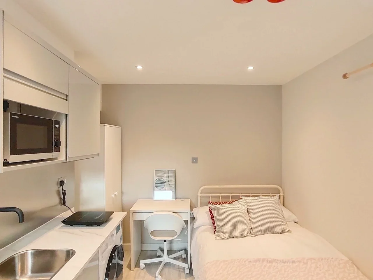 Flat Ernest Street in Greater London