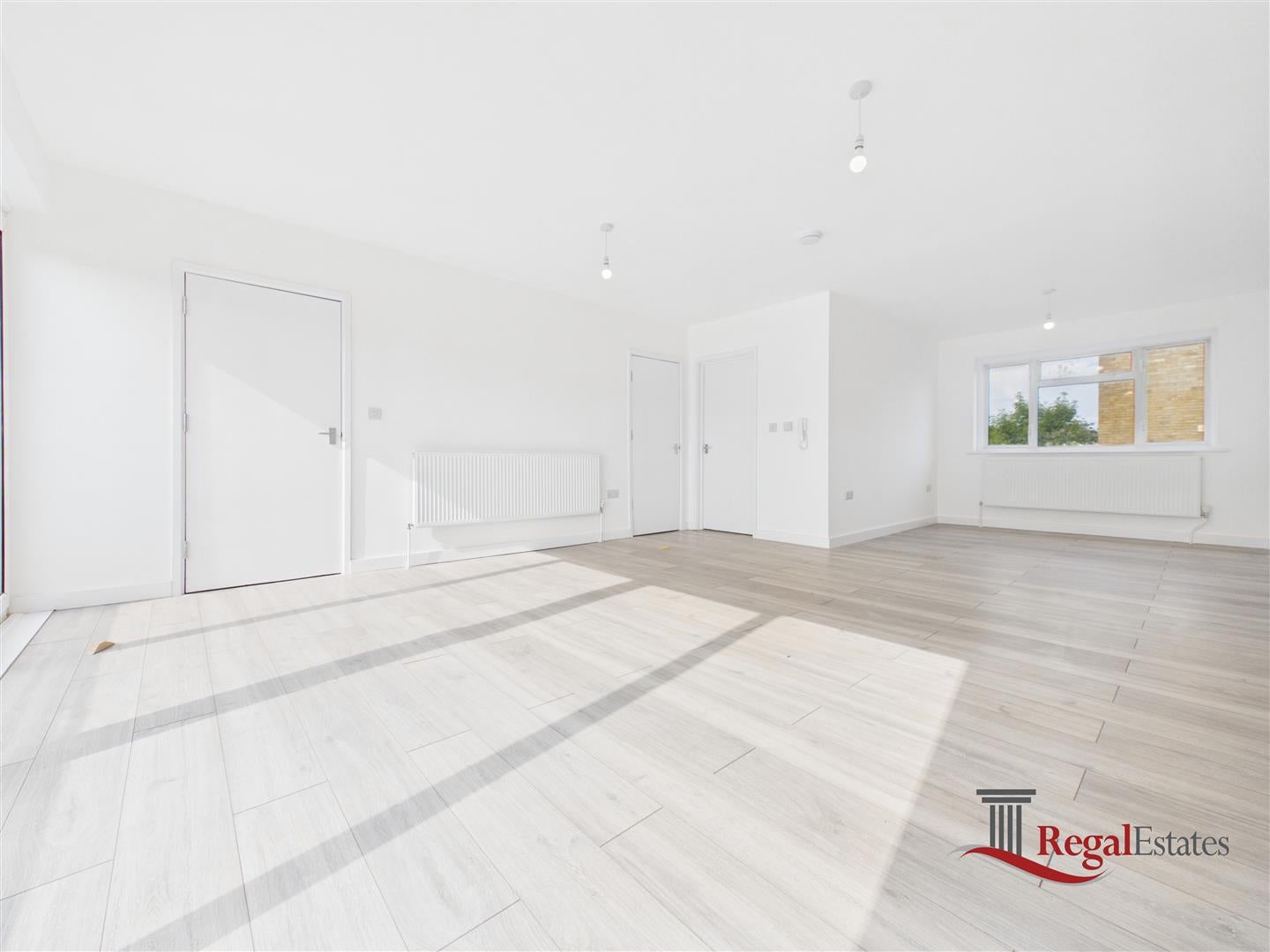 Flat The Leadings in Greater London