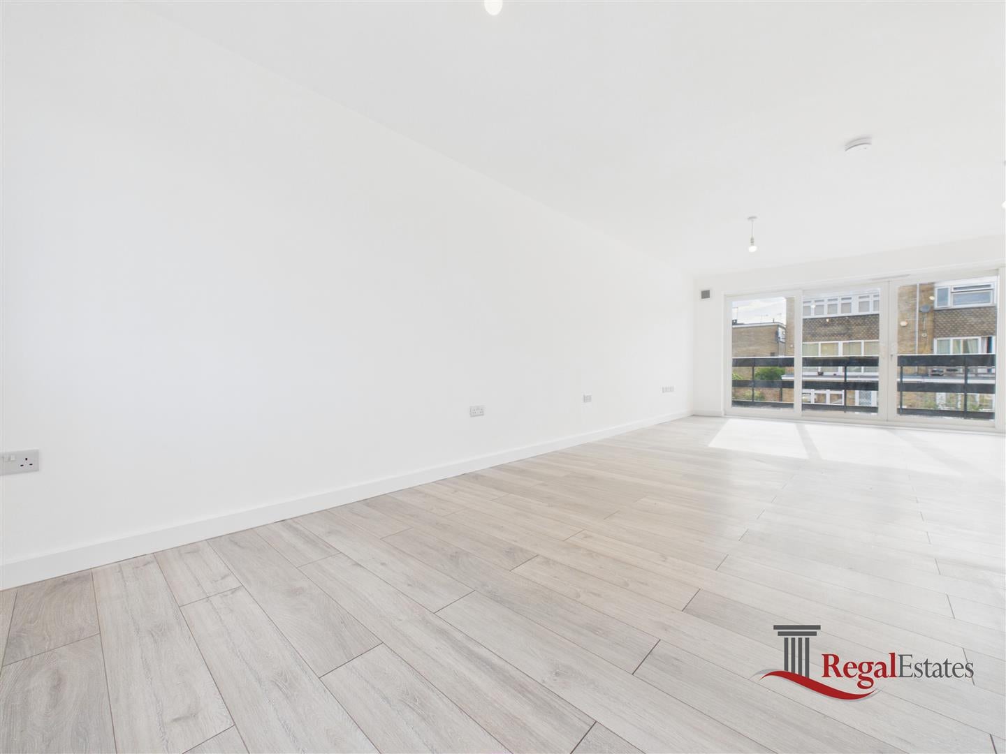 Flat The Leadings in Greater London