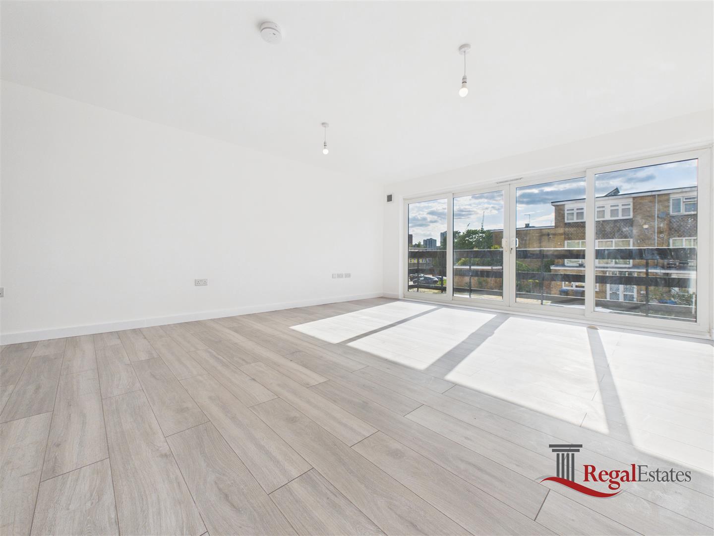 Flat The Leadings in Greater London