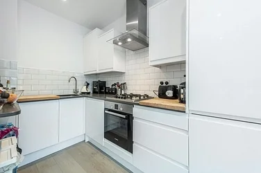 Flat Bramber Road in Greater London