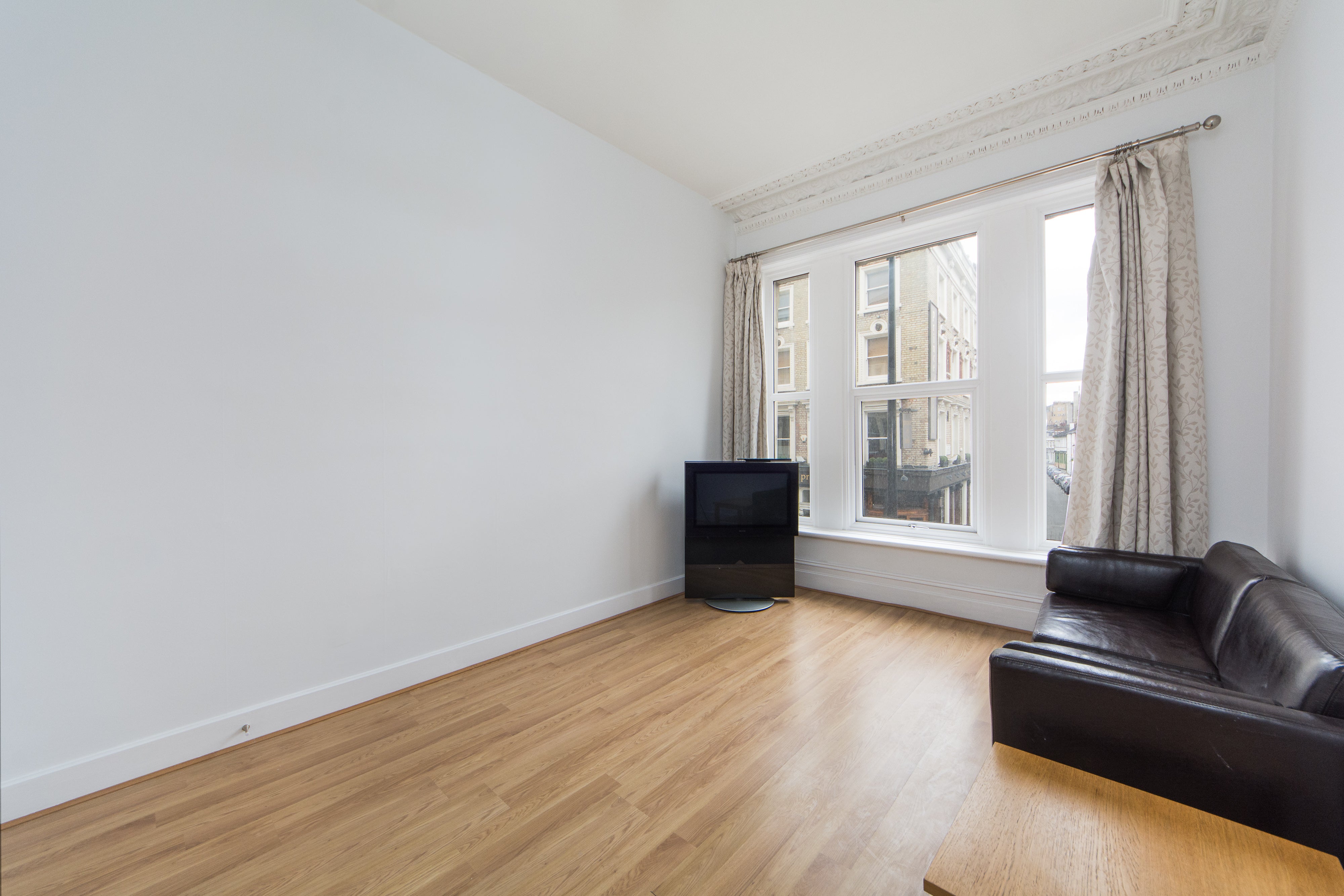 Flat Earl's Court Road in Greater London