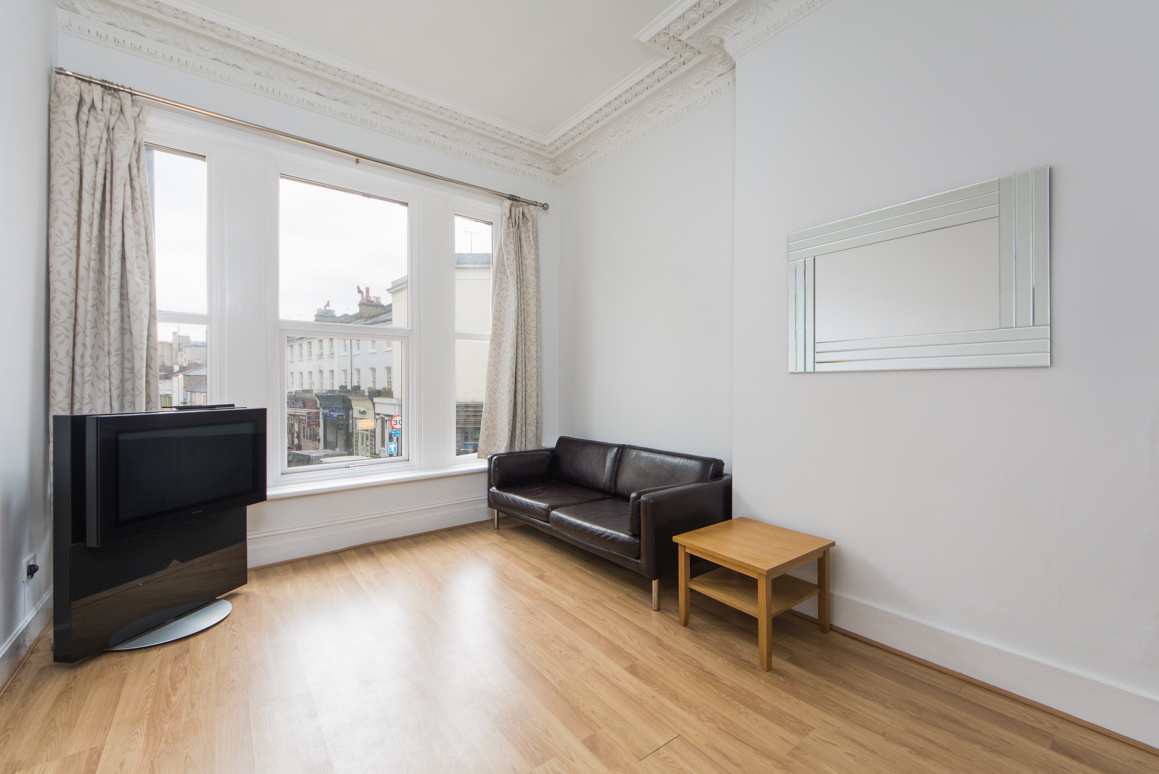 Flat Earl's Court Road in Greater London