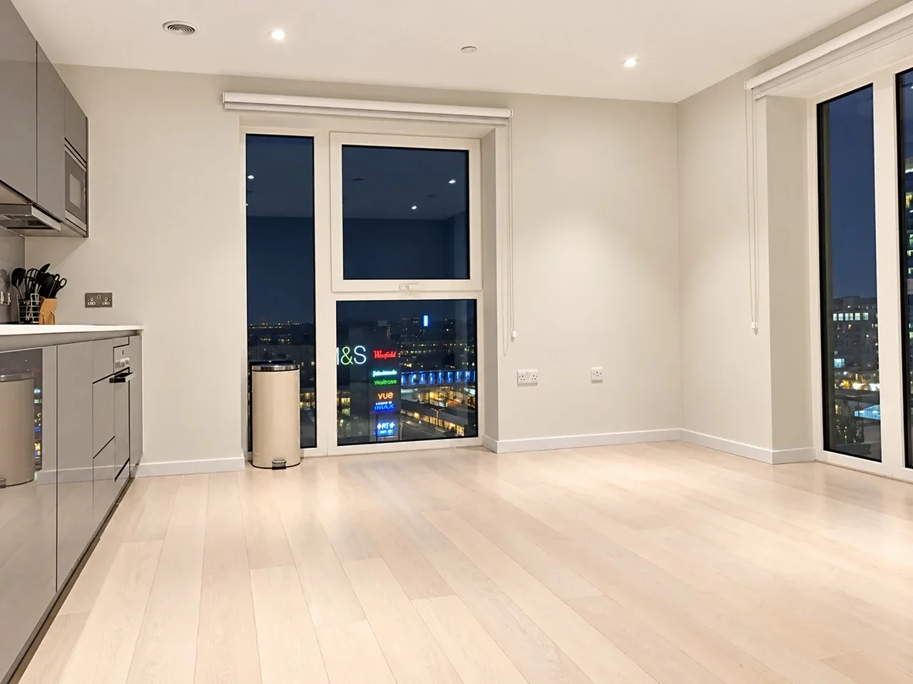 Flat Westfield Avenue in Greater London