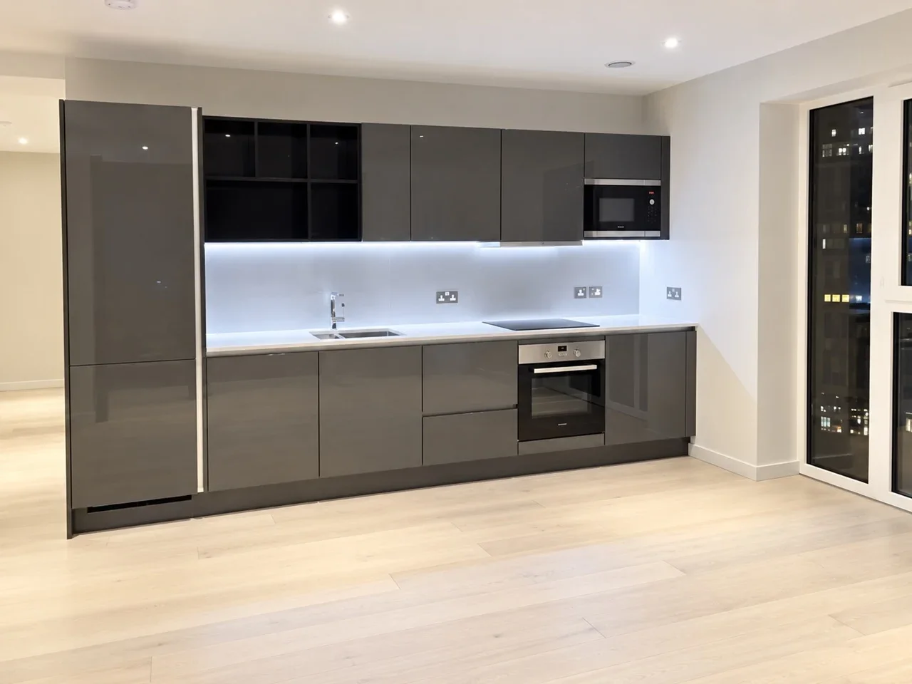 Flat Westfield Avenue in Greater London