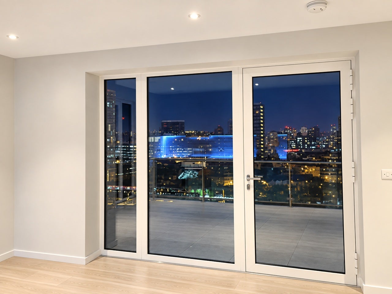 Flat Westfield Avenue in Greater London