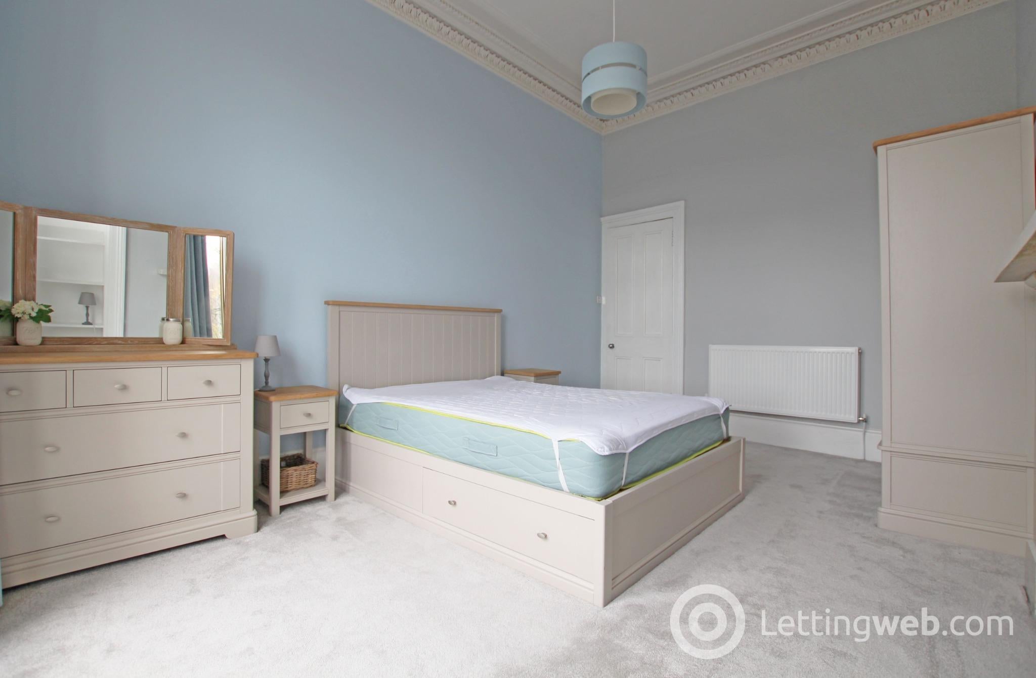 Flat Hampden Terrace in Glasgow