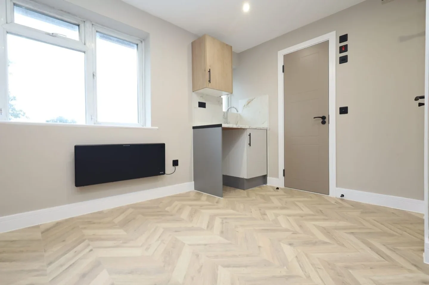 Flat Long Elmes in Greater London