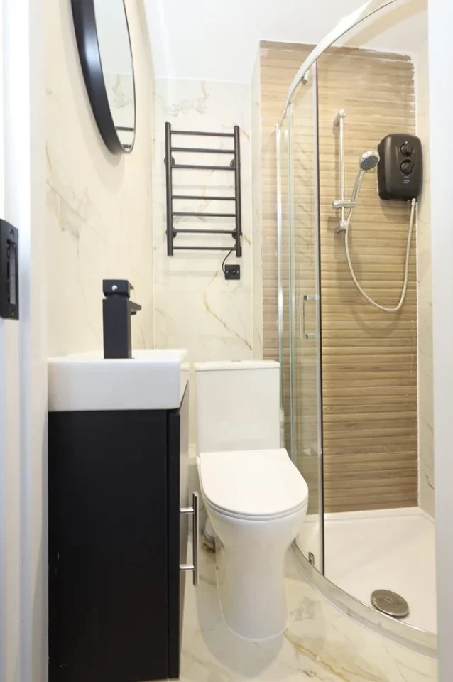 Flat Long Elmes in Greater London
