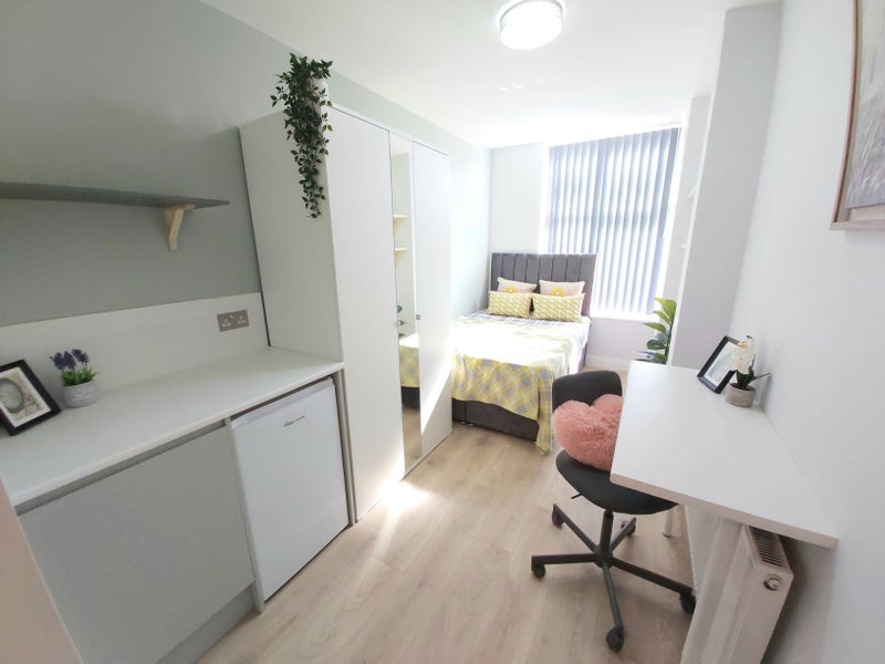 Room Links Avenue in Greater London