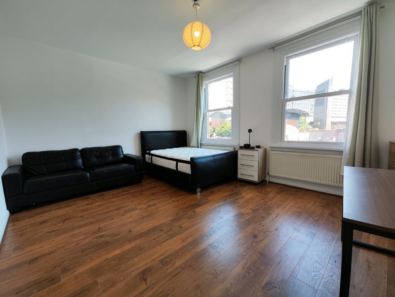Flat Fulham Palace Road in Greater London
