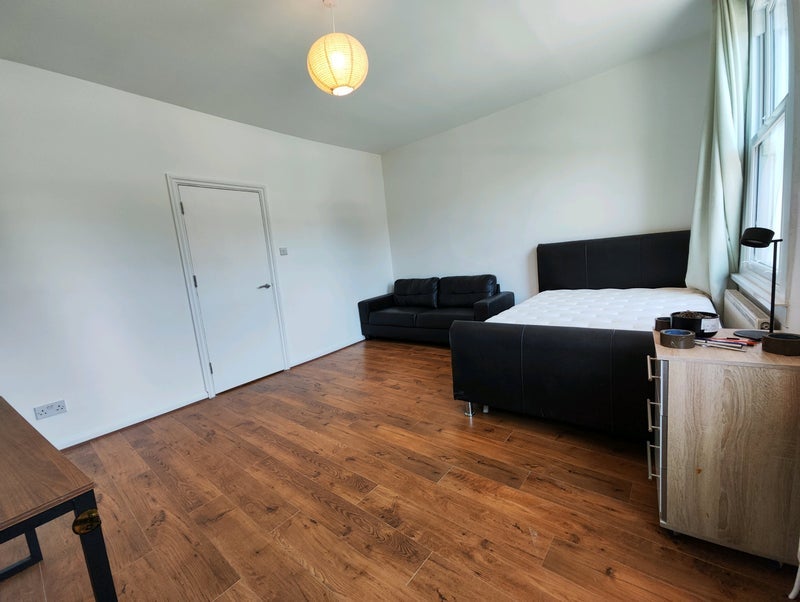 Flat Fulham Palace Road in Greater London