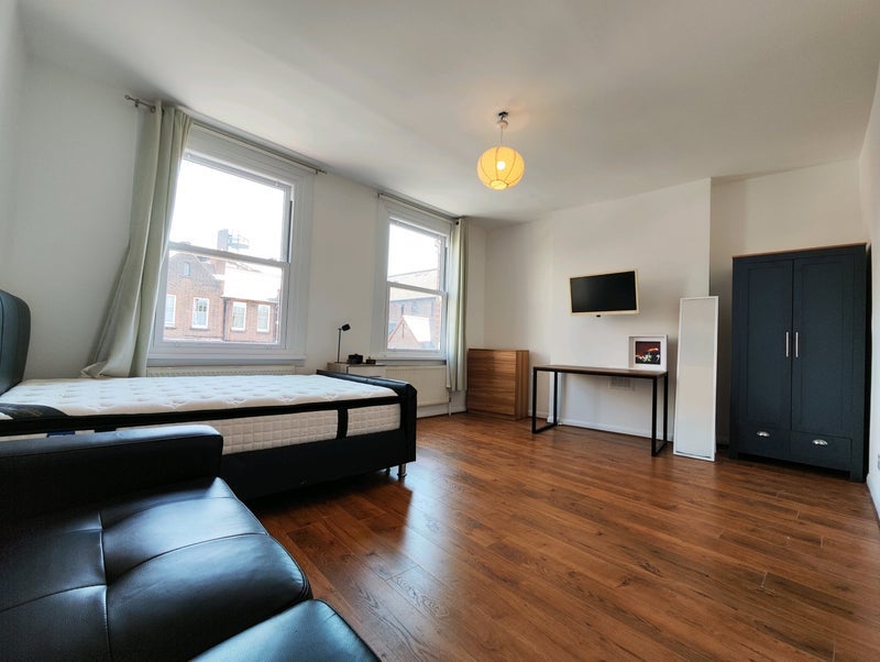 Flat Fulham Palace Road in Greater London