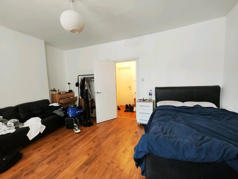 Flat Fulham Palace Road in Greater London