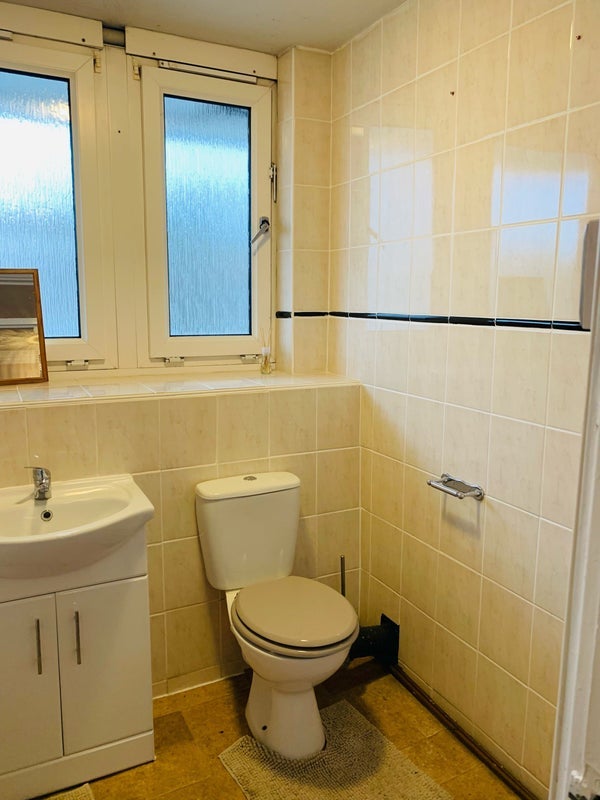 Room Claremont Close in Greater London